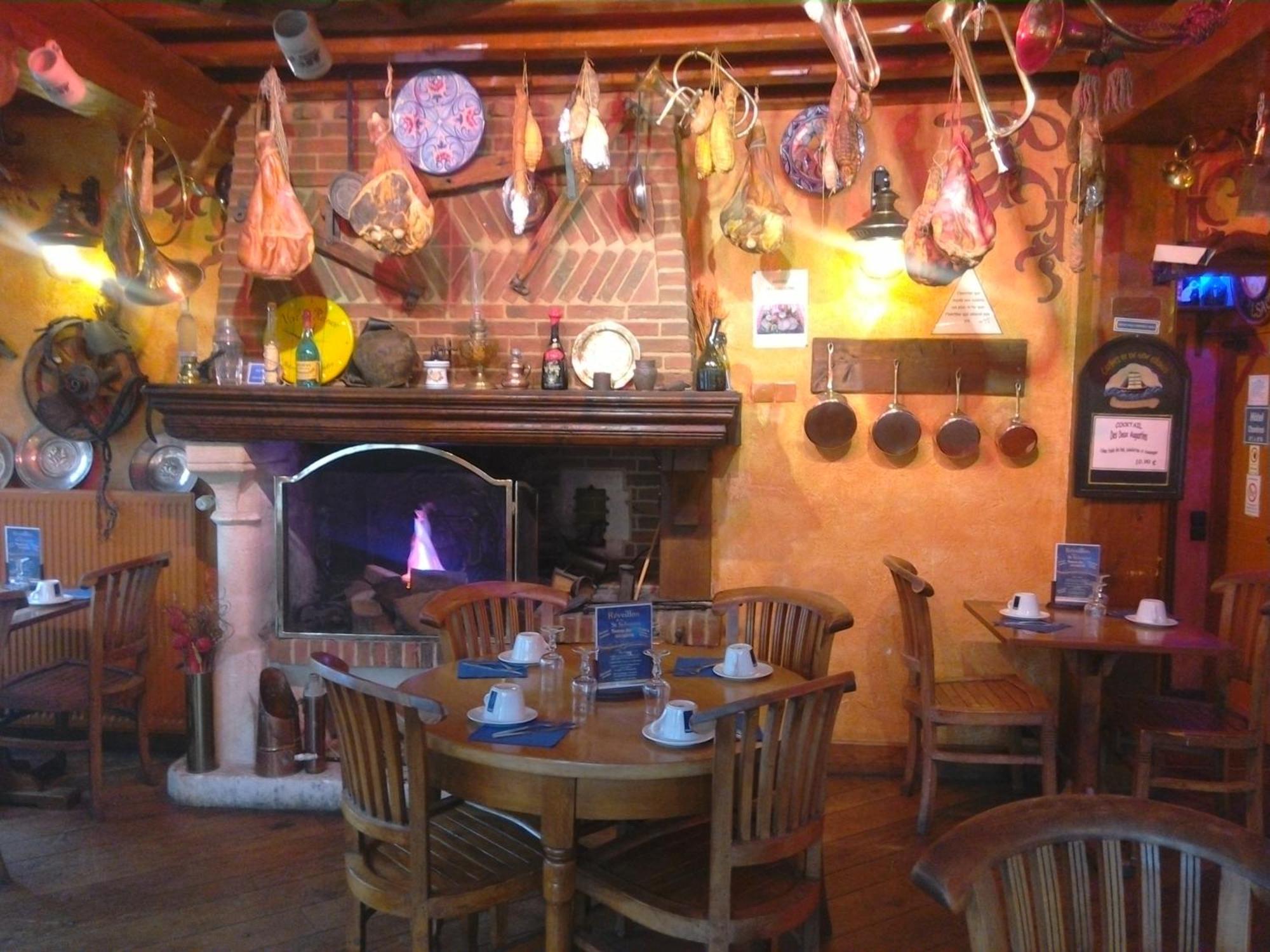 La Taverne Des Deux Augustins Hotel 2*