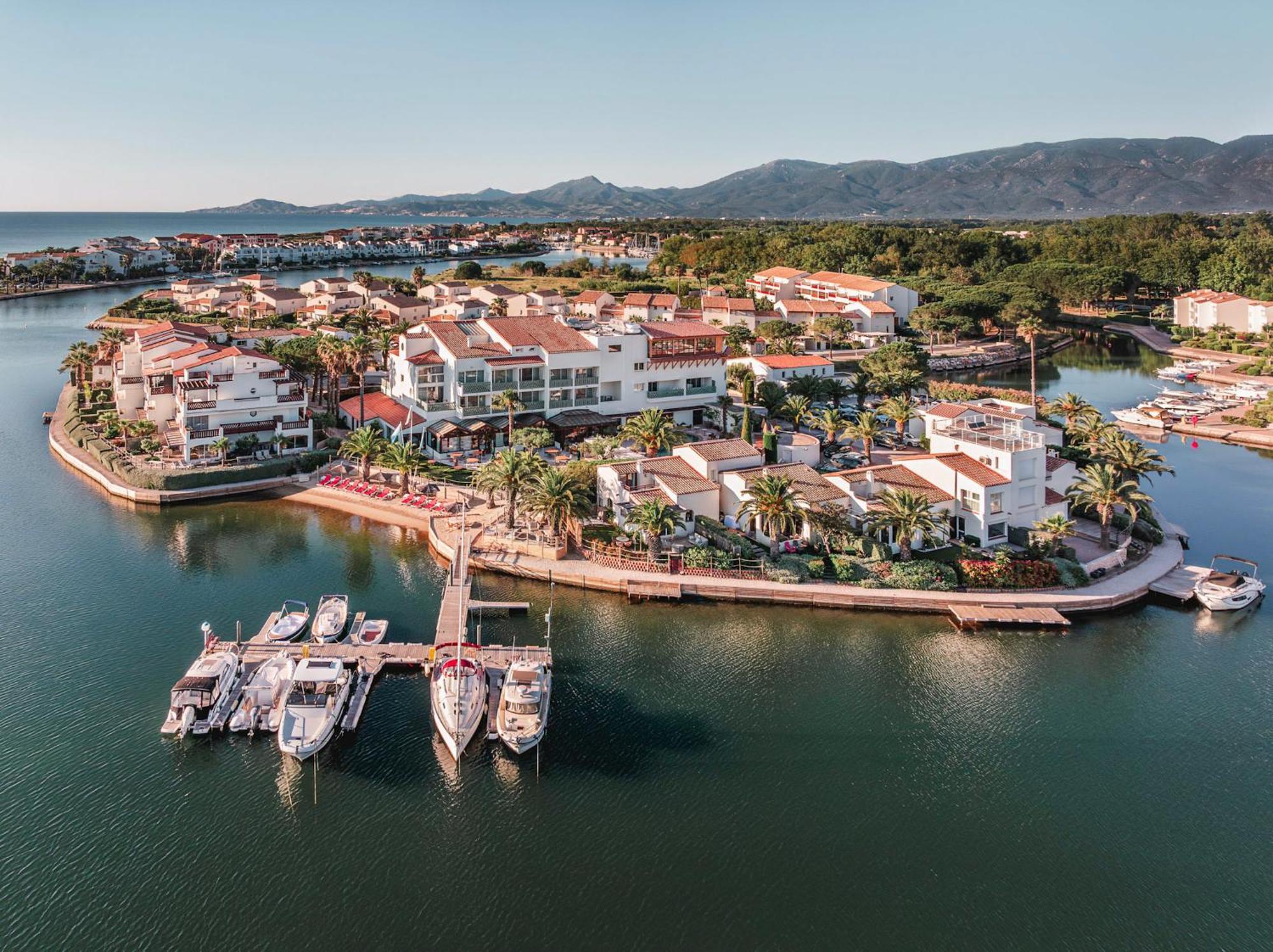 Отель Relais Et Chateaux Thalasso & Ile De La Lagune Сен-Сиприен