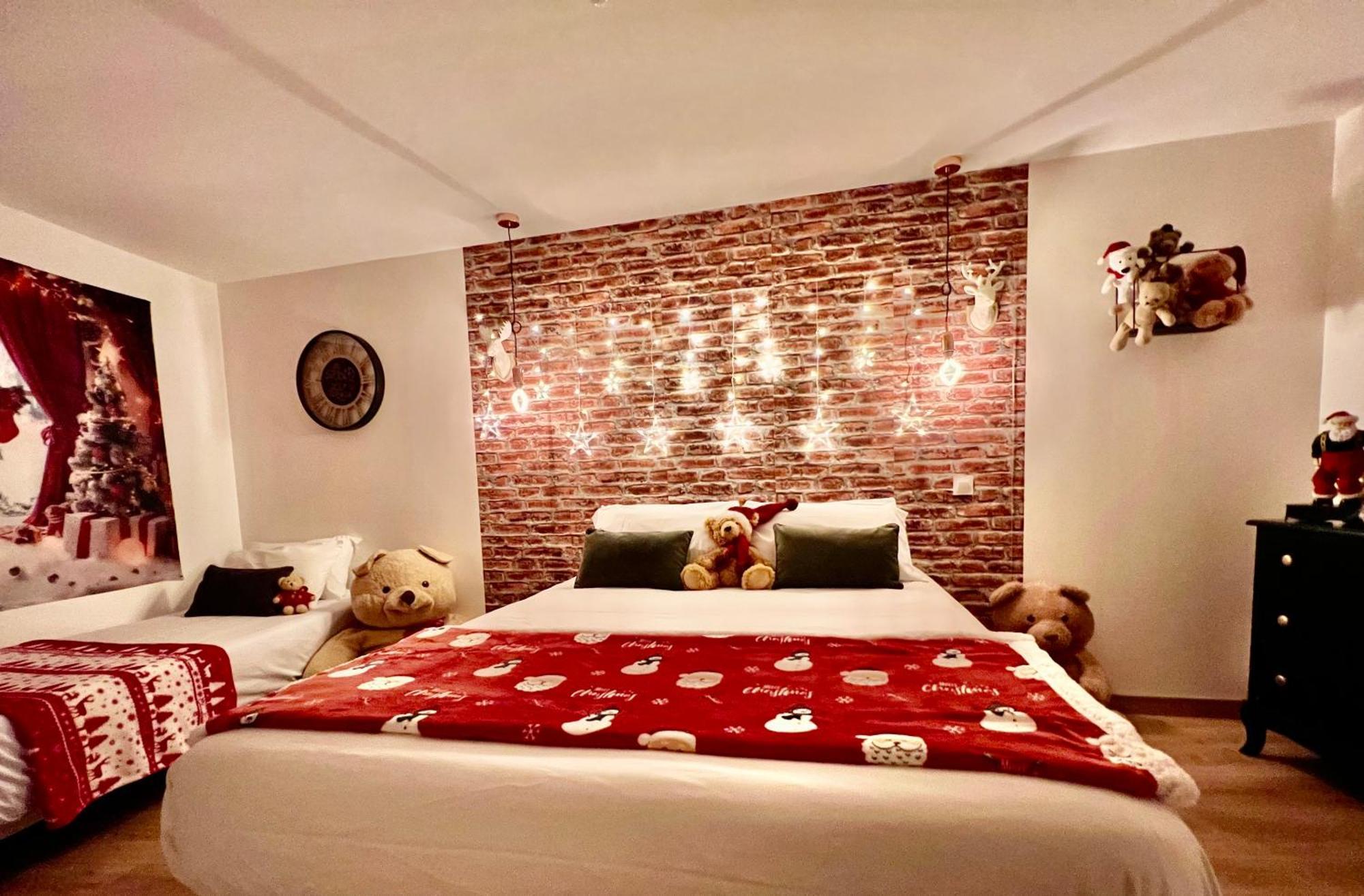 La Maison De Noel Et Ses Lutins *
