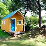 Tiny House Et Tentes En Coton Dans La Pinede