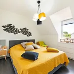Elegant Holiday Home With Fenced Garden