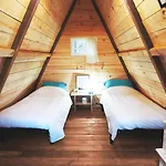 Hoya Surf Camp - Activites + Logements