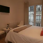 Au Claire De Lune