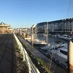 Studio Neuf , A 2 Pas De La Plage Et Du Port