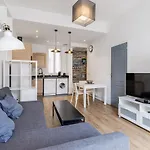 Charming Bright And Equipped Apartment