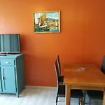Studio Cabine Vue Port Avec Parking Prive, Piscine, Parc, Boulodrome