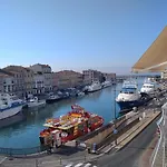 Grand T2 Au Coeur De Ville Avec Vue Sur Quais Et Mer