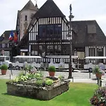 Maison Moderne Et Spacieuse Au Centre De Deauville