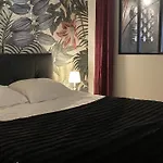 Le Patio / Les Suites Romantiques Du Grenier A Sel