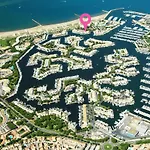 Superbe Marina Spacieuse En Face De La Plage!