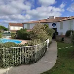 Studio Avec Terrasse Et Parking 200M Plage Et Commerces