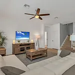 Family Resort - 8Br Mansion - Sleeps 18 - Private Pool, Bbq And Game Room!