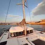 Nuit A Bord D'Un Catamaran