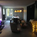 Bel Appartement En Rez-De-Jardin
