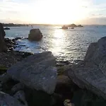 Maison Accueillante Avec Vue Sur La Mer A Plougrescant