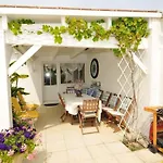 Maison Accueillante Avec Jardin, Sainte-Marie-De-Re