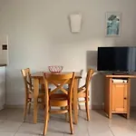 Studio Lumineux Idealement Situe