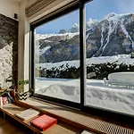 Chalets Safari - Central Chamonix - Sleeps 6 Or Sleeps 10