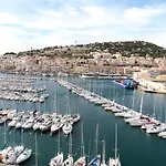Le Carnet De Sete Et Sa Vue Sur Le Canal