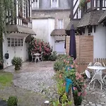 Beautiful Apartment In Isigny-Sur-Mer