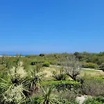 Les Pieds Dans L'Eau...A Saint Cyprien