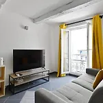 Charming Flat Overlooking The Place De Lenche In Marseille - Welkeys