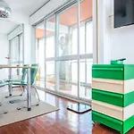 Superb Bright Accommodation Near The Marina