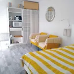 5 Toits Et Mois Studio 2 Pers Parking Privatif Balcon Et Wifi 10 Mn Plage Et Centre Ville A Pied