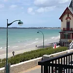 Emeraude, Pleine Vue De Mer