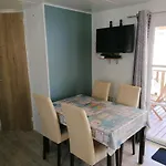 Bungalow Confortable A Saint-Julien-En-Born Avec Piscine Partagee