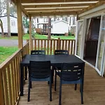Bungalow Charmant A Saint-Julien-En-Born Avec Piscine Partagee