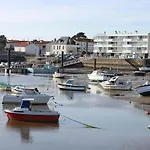 Emplacement Ideal 200M De La Plage