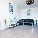 Superb Apartment Near The Port And The Sea