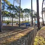Bungalow Confortable A Saint-Julien-En-Born Avec Piscine Partagee