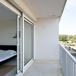 Appartement Face Mer Et Aux Pins