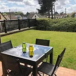 Beautiful Apartment With Gardenlk