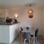 Belle Maisonnette Dans Residence Avec Piscine