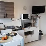 Studio Lumineux Plein De Charme