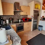 Maison De Ville Au Calme, De Plain Pied, 2 Chambres