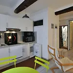 Apartment Near The Old Port