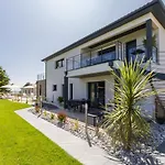 Gites Avec Piscine Chauffee, Spa, Proche Plage Et Commerces, Jardin Privatif Et Tout Compris - Fr-1-306-1207