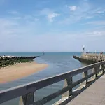 Charming Apartment In Courseulles Sur Mer Near Seabeach