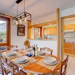 Inukshuk Apartment
