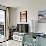 Le Panoramique Yourhosthelper