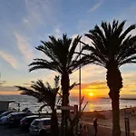 Exceptionnel, Sur La Plage En Front De Mer