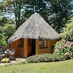La Cabane De Cecile-La Hutte