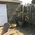 Petite Maison A Deux Pas De La Plage