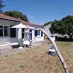 Maison Oleronaise Avec La Plage A Pied Et La Piste Cyclable Au Bout Du Jardin