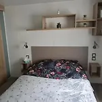 Mobilhome 2 Ch,1 Salon 40M2 De Charme Dans Camping ***