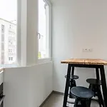 La Chambre Liberte 1, Sdb Privative Et Tv, Cuisine Salon Partages, Confort Et Hypercentre